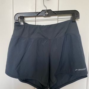 Brooks Med Chaser Short in Gray